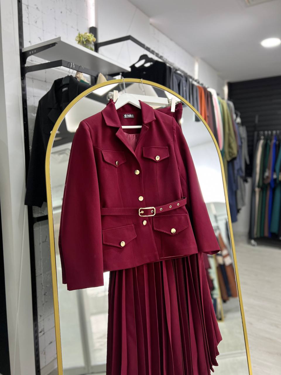 طقم تيا المناسب لموسم الصيف (خمري )