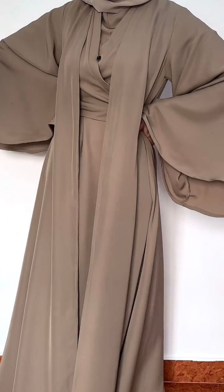 Geniş kollu ve kendine özgü tasarımlı elbiseden oluşan maslah takım (bronz) 1425