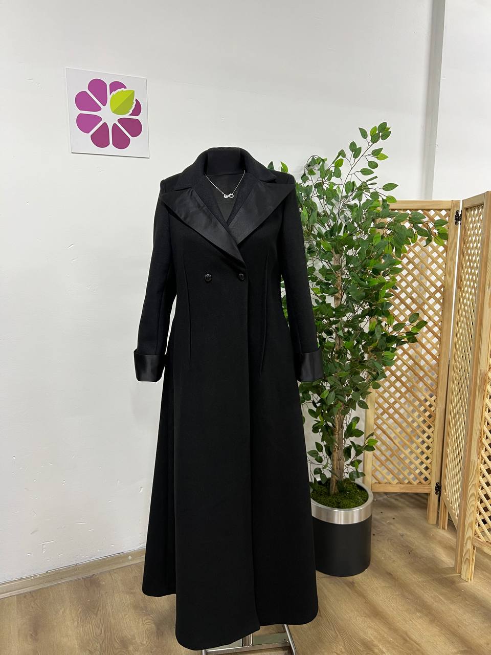 What kind of coat (black)