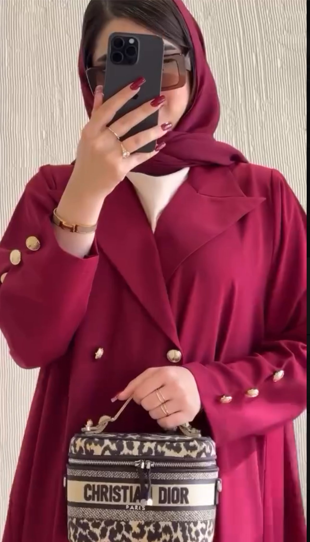 Dünya'nın yaza uygun pratik abaya modeli (bordo renk)