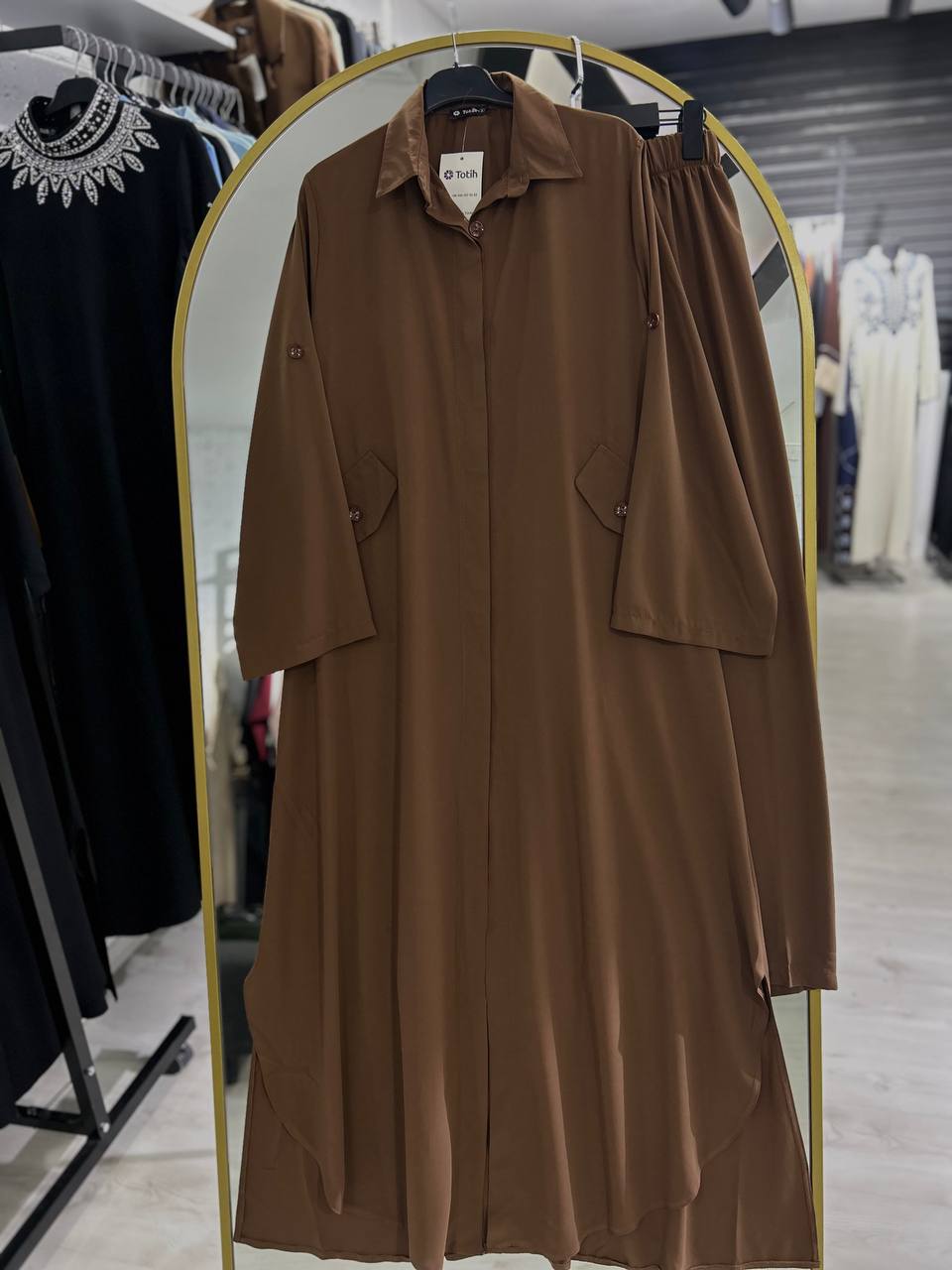 Hala Sharia cepli ve gizli düğmeli set, renk (kahverengi)