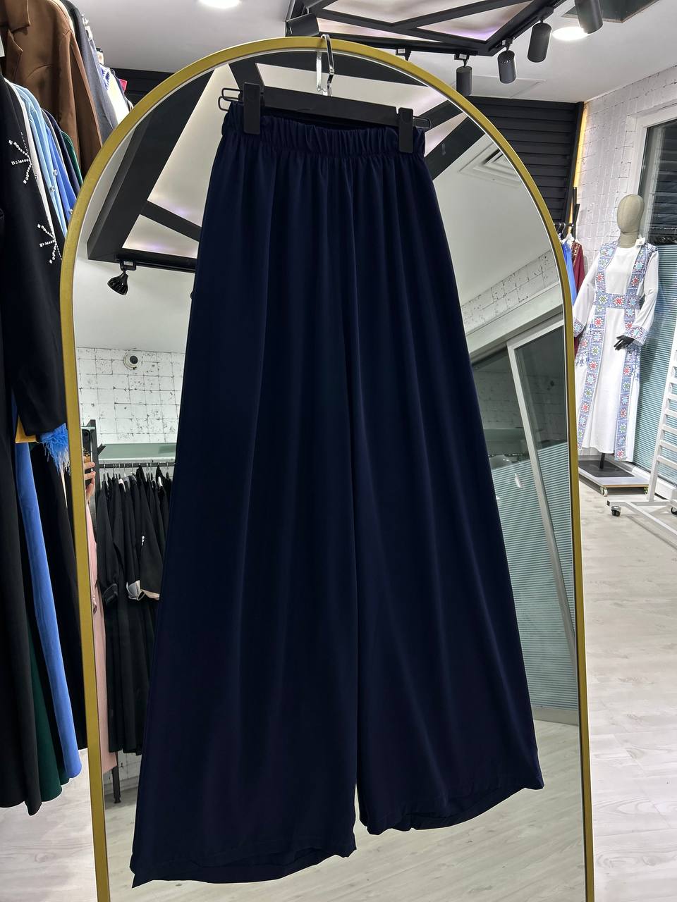 Hala Sharia cepli ve gizli düğmeli takım (lacivert)