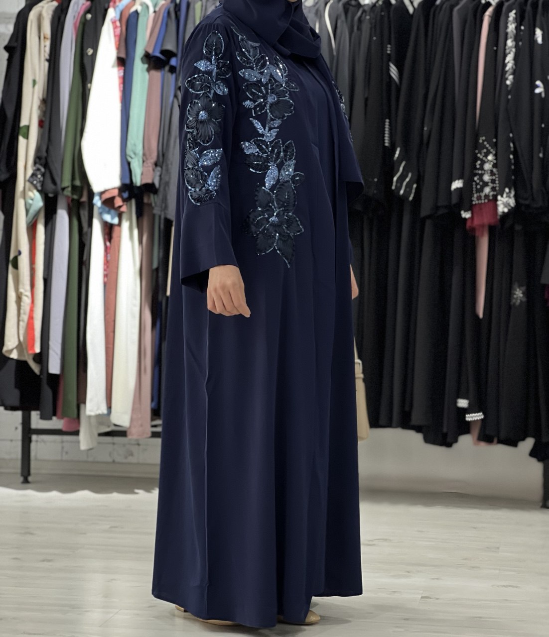 Serene Resmi İşlemeli 3 Parçalı Abaya Takımı (Lacivert)