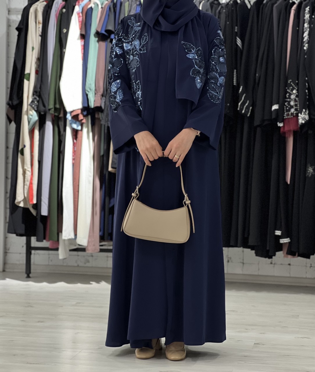 Serene Resmi İşlemeli 3 Parçalı Abaya Takımı (Lacivert)