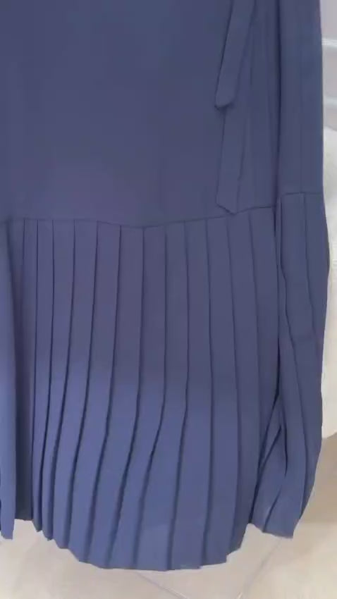 Dima'nın pratik yaz elbisesi - siyah