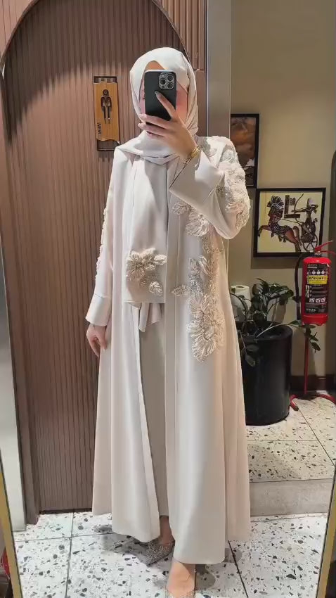 طقم عباية سيرين الرسمي المطرز  من 3 قطع (اللون بيج)