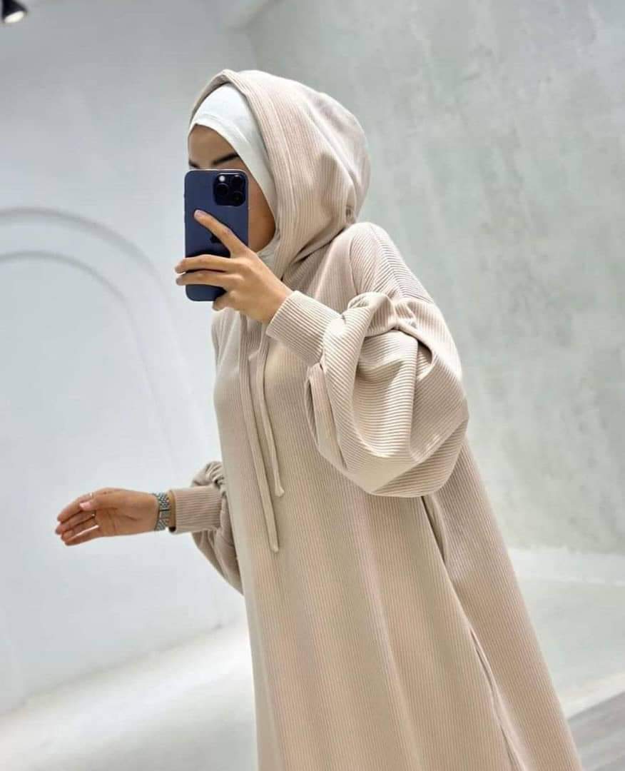 Ribbed dress with hood and gathered sleeves (beige) 104